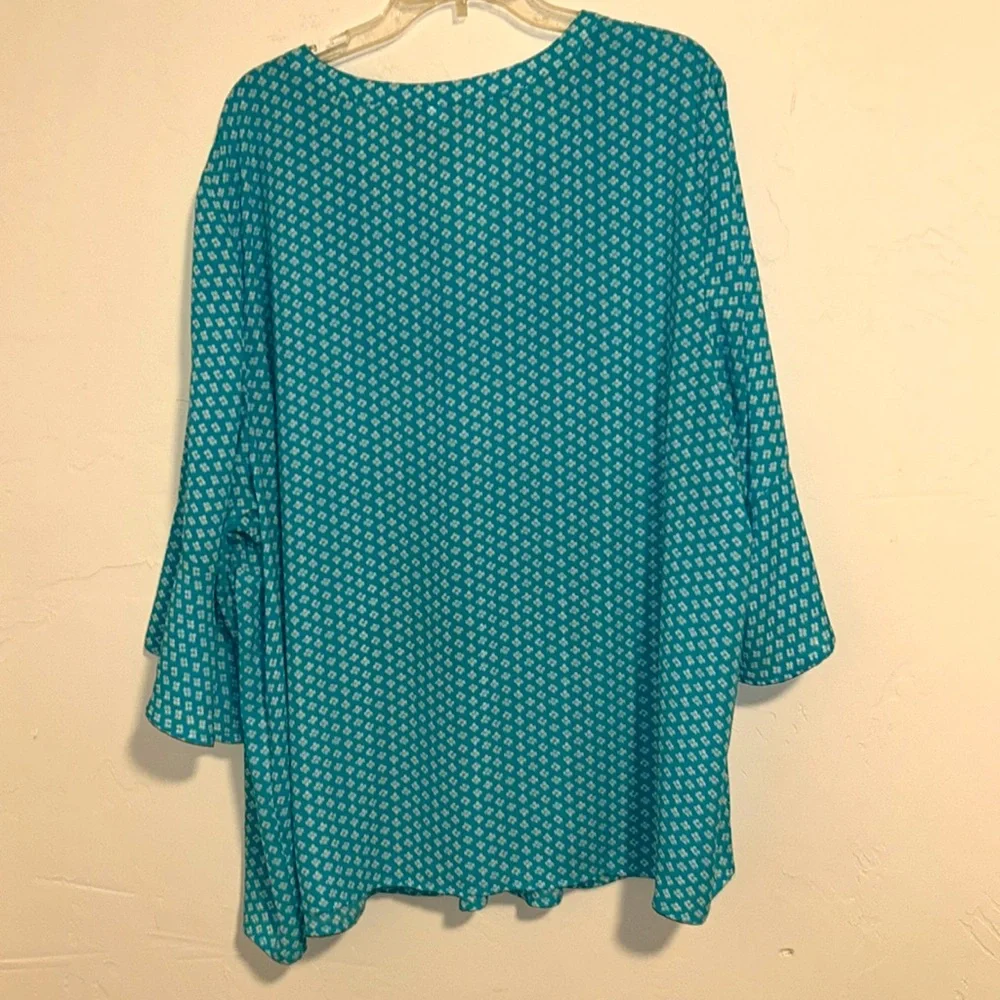 Catherines 3x 26/28W Turquoise and White Print Polyester Bell Sleeve Blouse